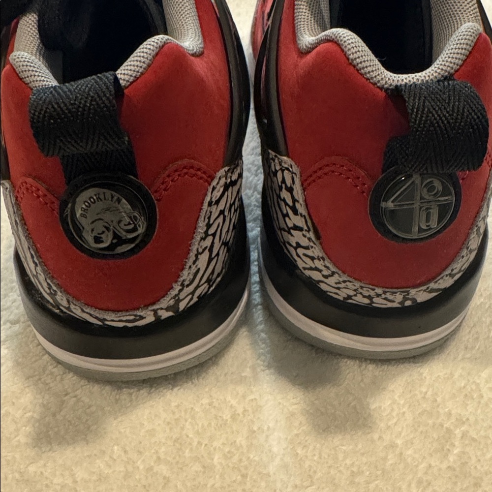 Jordan boys size 7 Red and Black Sneakers with Patterned‎ Trim - Picture 4 of 6